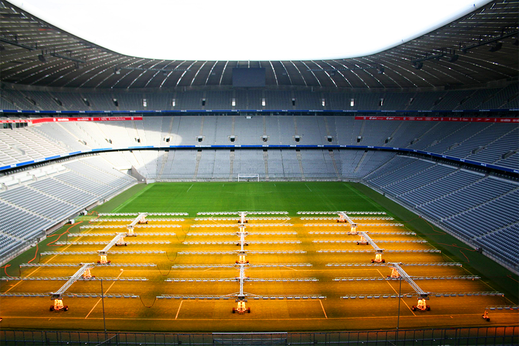 Nine SGL MU360 grow lighting systems on the pitch of the Allianz Arena, home of FC Bayern München.